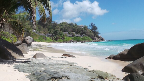 On the beach, sun loungers - The luxurious Caranavilla house. (Carana)