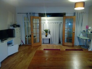 Smart TV, DVD player, stereo