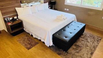 Suíte estúdio luxo | Roupas de cama antialérgicas, quartos à prova de som, Wi-Fi de cortesia