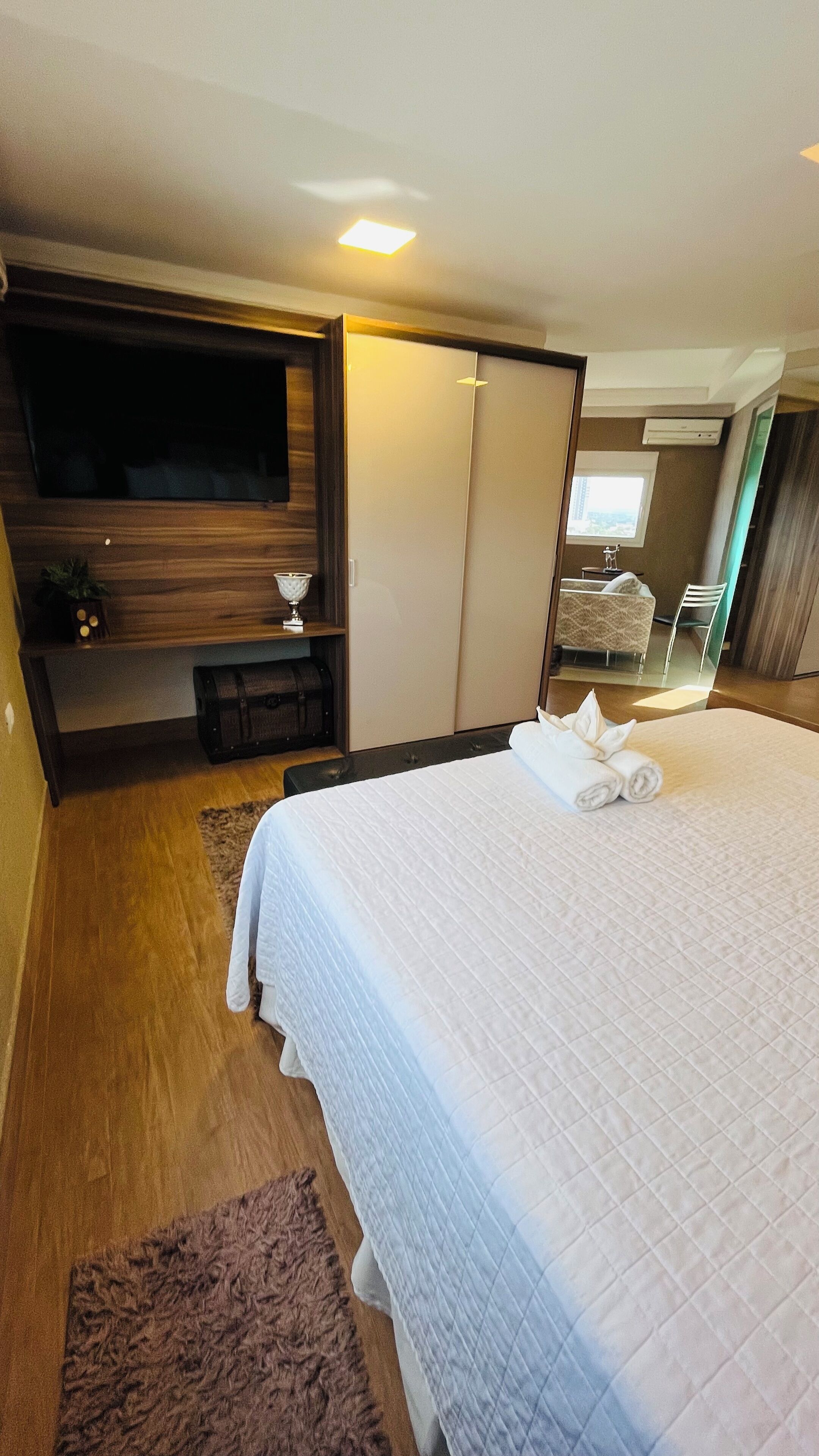 deluxe studio suite | hypo-allergenic bedding, soundproofing, free wifi