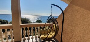 Property grounds - Beach front apartment for family vacation in Mandre (Mandre)