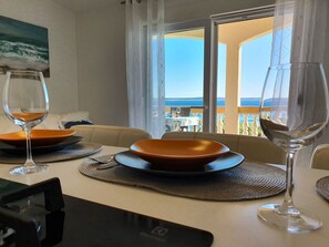 تناول الطعام