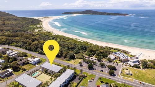 The Dunes, 15/38 Marine Dr - fabulous unit with pool, tennis court & across the road to the beach