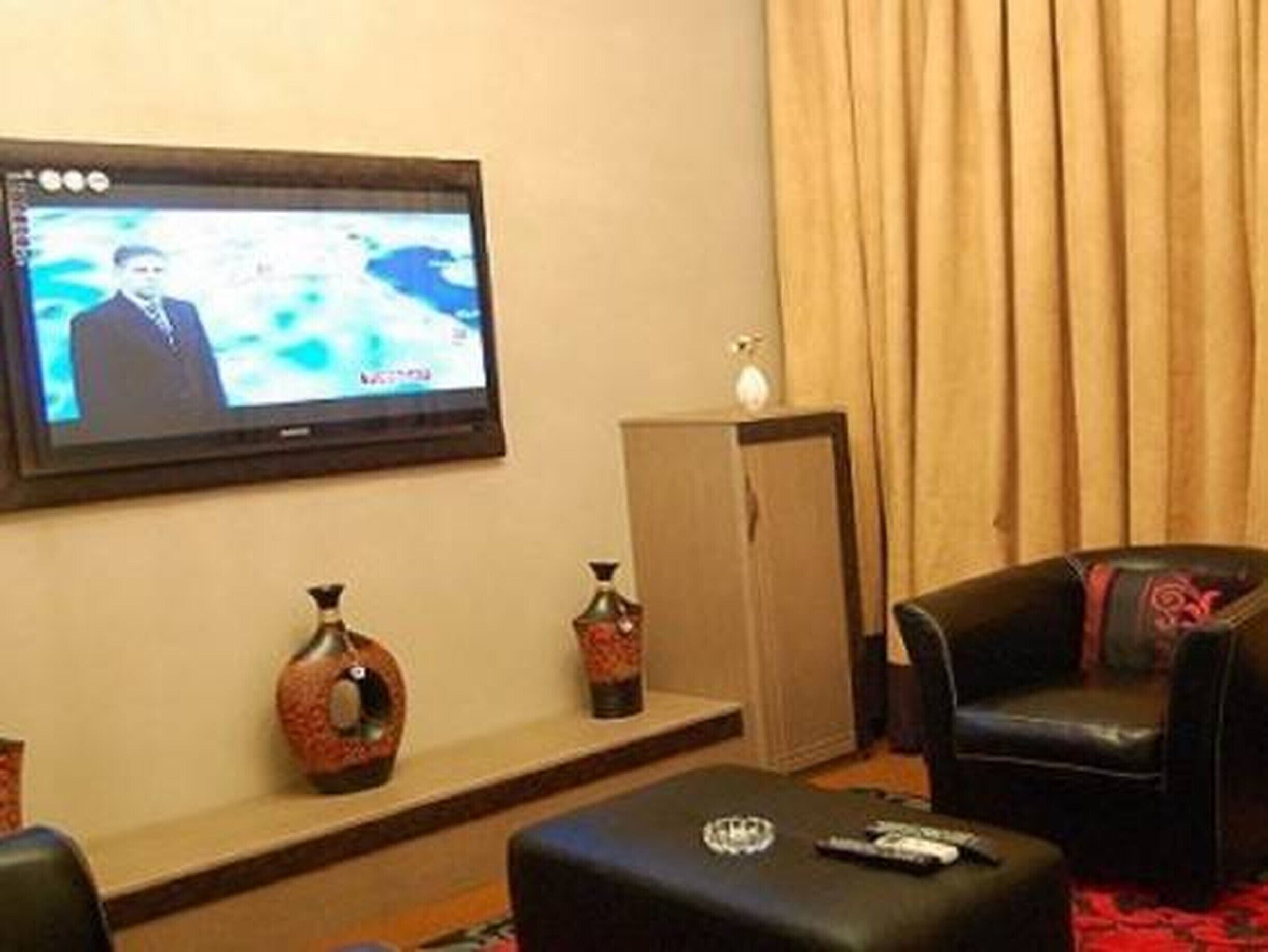standard room | living room | 32-inch tv with digital channels