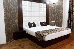 Hypo-allergenic bedding, soundproofing, free WiFi, bed sheets - Hotel Vatika (Palampur)