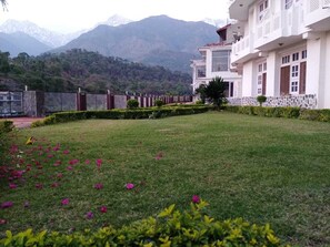 BBQ/picnic area - Hotel Vatika (Palampur)
