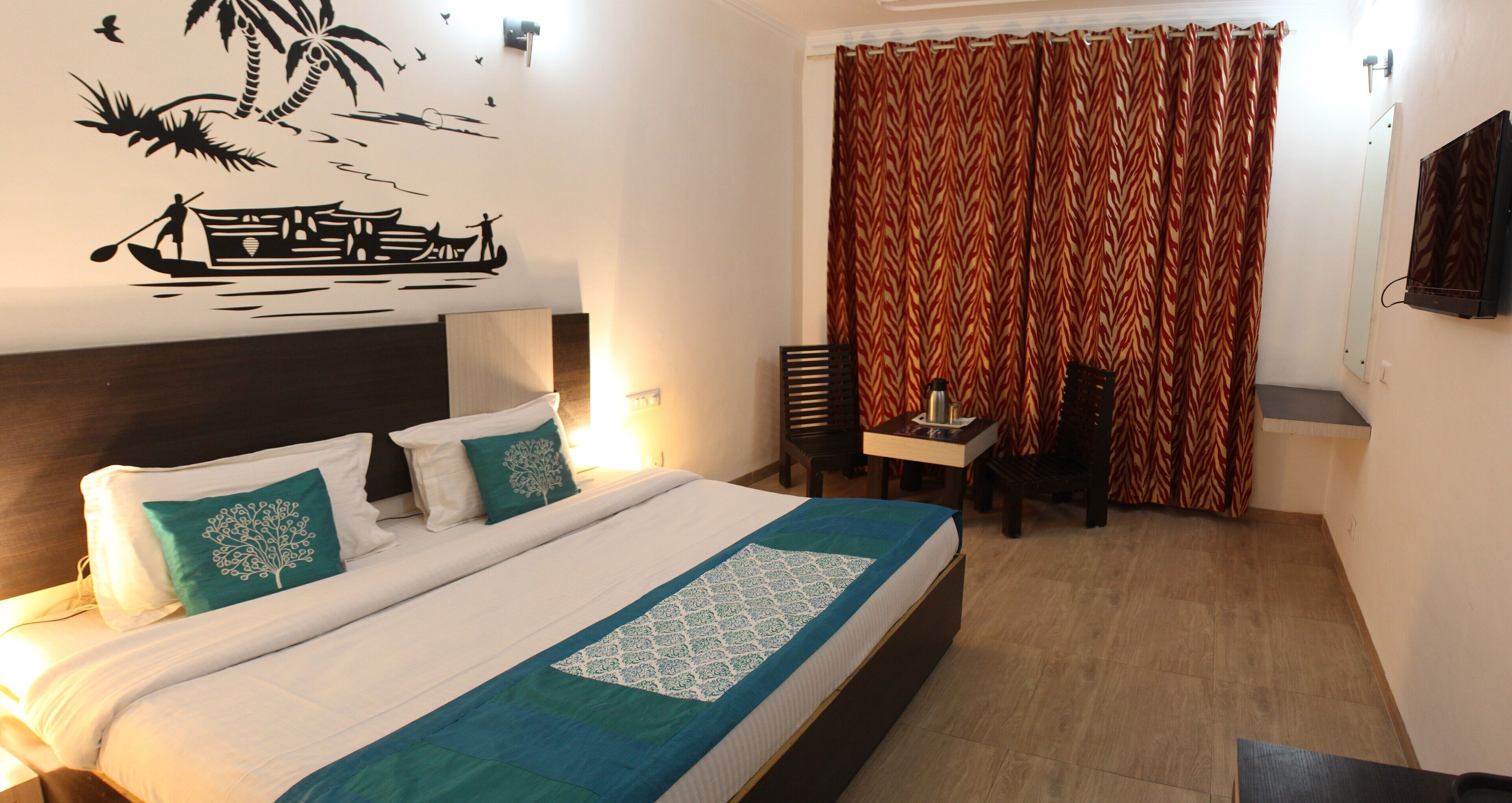 Hypo-allergenic bedding, soundproofing, free WiFi, bed sheets