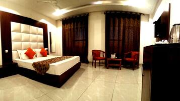 Superior Room | Hypo-allergenic bedding, soundproofing, free WiFi, bed sheets