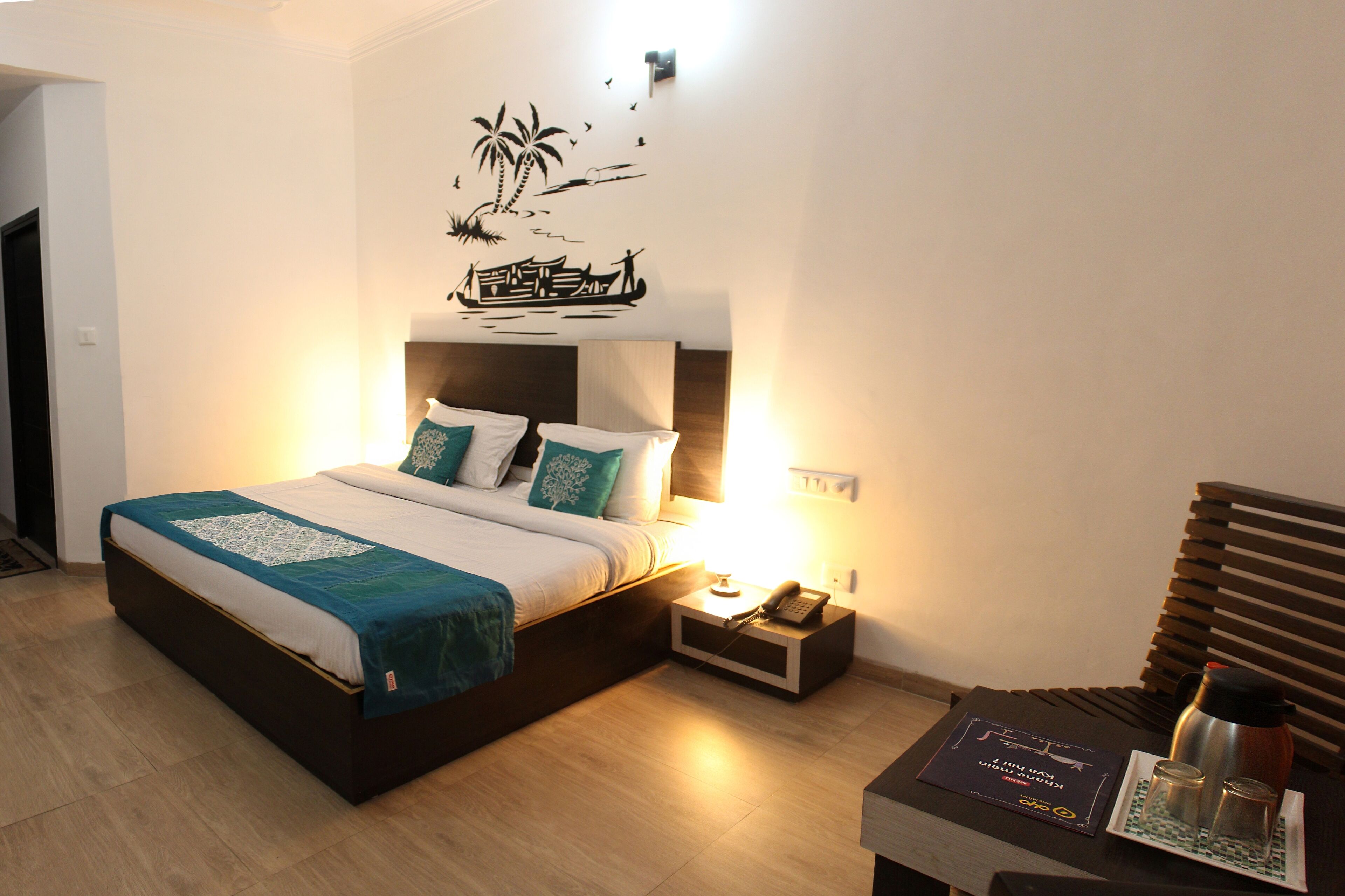 Deluxe Room | Hypo-allergenic bedding, soundproofing, free WiFi, bed sheets