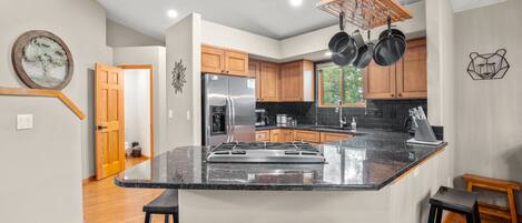 Townhome, 3 Bedrooms | Private kitchen | Fridge, oven, coffee/tea maker, toaster