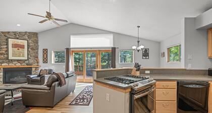 Cutty Sark Court #2 3br 2.5ba Mountain Views 3 Bedroom Townhouse by RedAwning