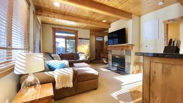 شقة - غرفتا نوم | 2 عدّة غرف نوم ومساحة عمل للكمبيوتر المحمول ومكواة/لوح كي