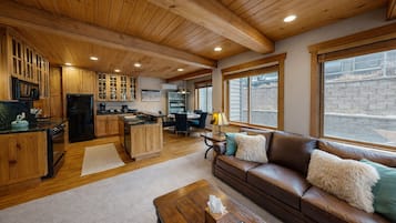 Condo, 2 Bedrooms | Living area | Smart TV