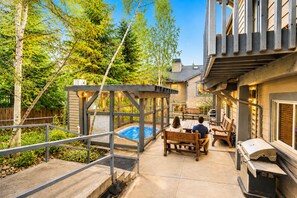 A backyard with a wooden deck, a pool, and outdoor furniture. - Settlers 2 Bedroom Condo by RedAwning (Park City)