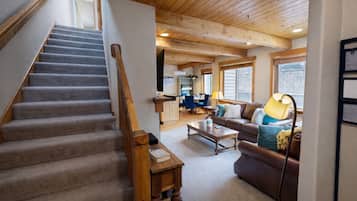 Condo, 2 Bedrooms | Living area | Smart TV