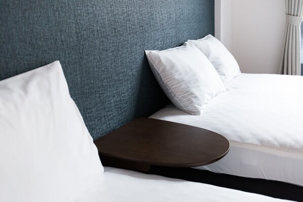 1 bedroom, bed sheets