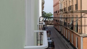 A narrow street with buildings on both sides, balconies, and a pedestrian. - Cadiz Wonderland apartment (Cádiz)