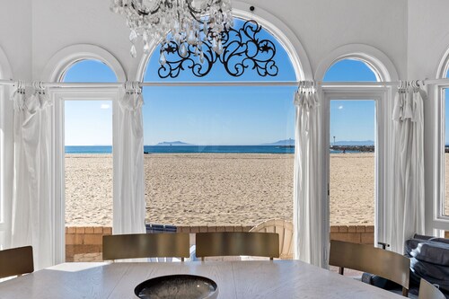 2409O - Villa on the Strand