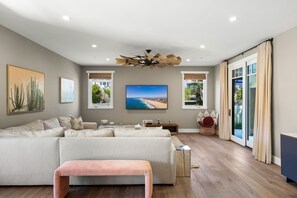 Living area - 1520MBR -2033707 - Shangri-La on the Shores (Oxnard)