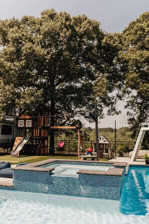 Pool - Waterfront studio w/ pool - shopping and beaches (Lincoln)