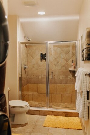 Bathroom - Waterfront studio w/ pool - shopping and beaches (Lincoln)