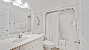 Ensemble douche/baignoire, baignoire Ă jets, sĂšche-cheveux