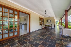 Family Suite | Terrace/patio - Country Lane Lodge (Mbombela)