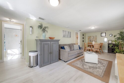 2BR Cottage In Heart of Tampa's Trendy Urban Core