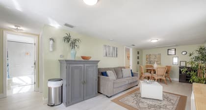 2BR Cottage In Heart of Tampa's Trendy Urban Core