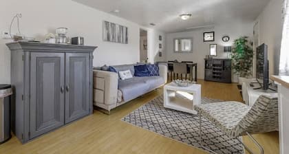 2BR Cottage In Heart of Tampa's Trendy Urban Core