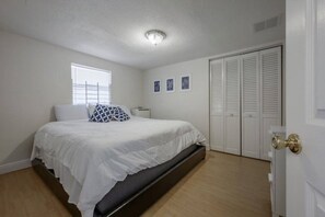 2 Schlafzimmer, Bügeleisen/Bügelbrett, kostenloses WLAN, Bettwäsche