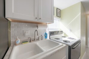 Fridge, microwave, oven, stovetop - 2BR Cottage In Heart of Tampa's Trendy Urban Core (Tampa)