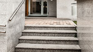 施設の正面