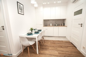 Exclusive Apartment | Private kitchen | Full-size fridge, microwave, stovetop, highchair - BatogoSpot Tumski 2 (Wroclaw)