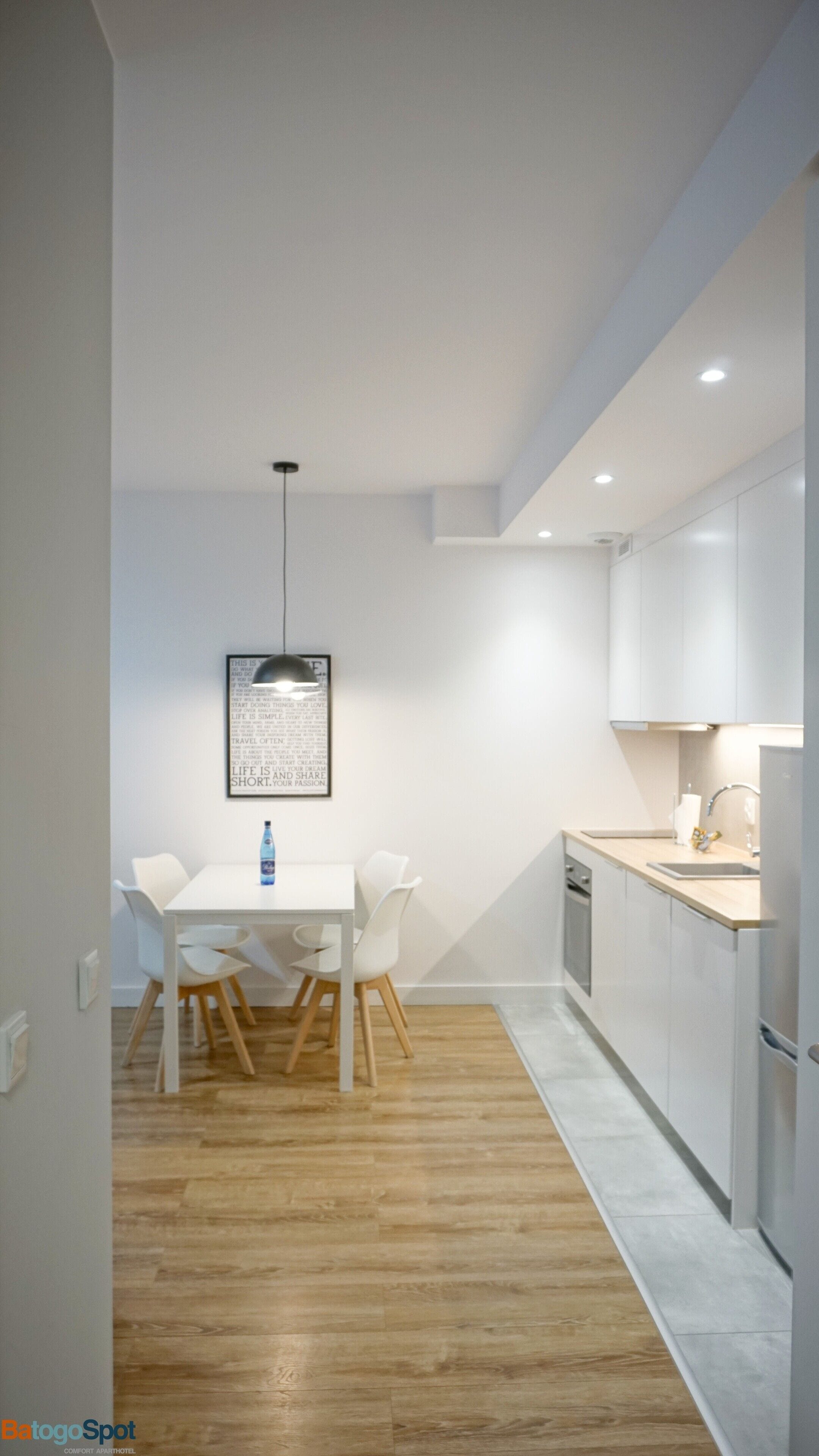 Comfort Studio | Private kitchen | Full-sized fridge, microwave, oven, stovetop