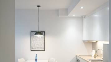 Comfort Studio | Private kitchen | Full-sized fridge, microwave, oven, stovetop
