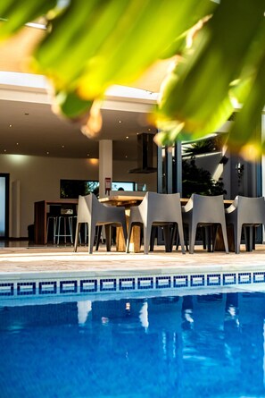 Opvarmet pool
