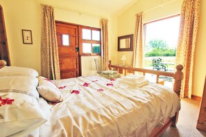 2 bedrooms, cribs/infant beds, WiFi, bed sheets