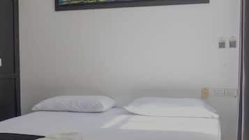 Minibar y caja de seguridad en la habitación