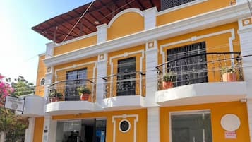 Fachada de la propiedad