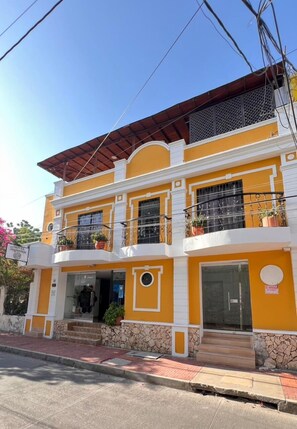 Front of property - Hotel Tayromar (Santa Marta)