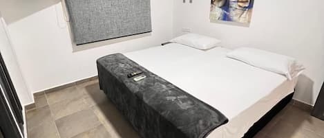 Minibar y caja de seguridad en la habitación