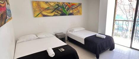 Minibar, coffre-fort, fer et planche Ă repasser, accĂšs au Wi-Fi (inclus)