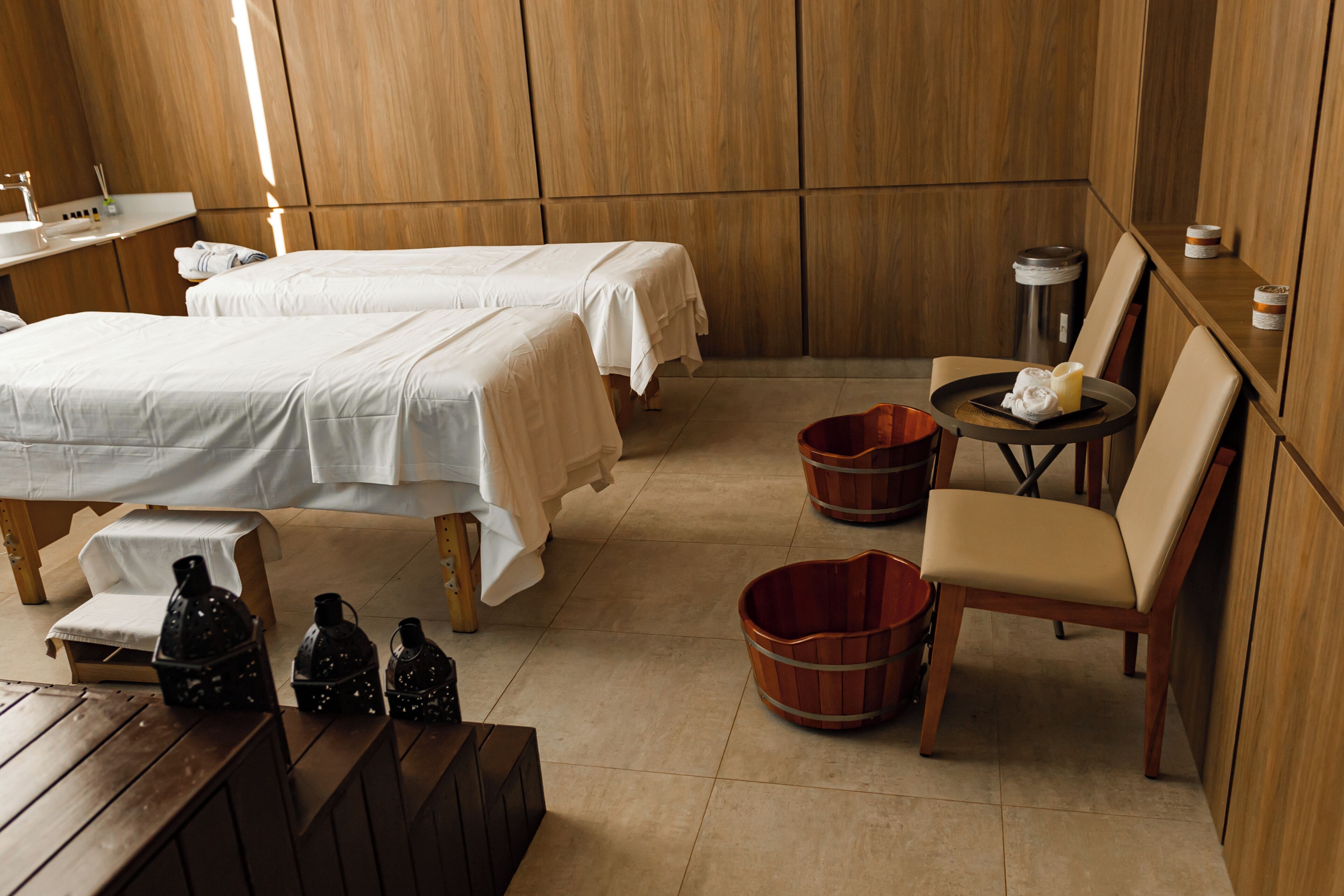 Sauna, hot tub