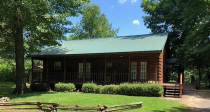 Delightful Log House on the Little Red River with hot tub!