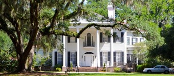 Starfish Home for 10, Fast EV Charger, and Pet Friendly