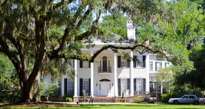 Starfish Home for 10, Fast EV Charger, and Pet Friendly