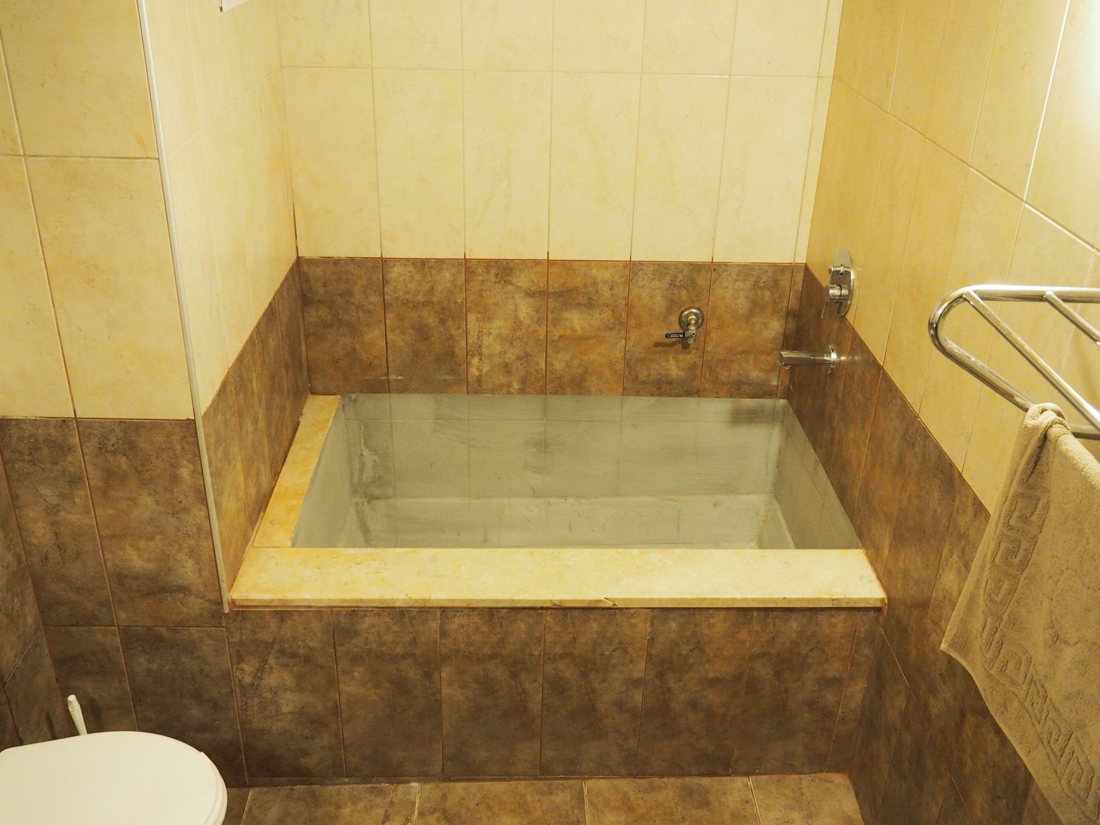 separate bathtub and shower, spring water bathtub