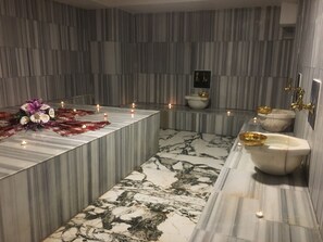 Aigües termals, bany turc/hammam, banys de fang i massatges 