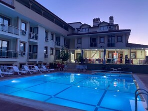 Kolam renang outdoor